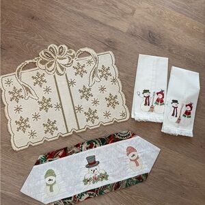 Vintage Christmas Snowman Table Linens Set